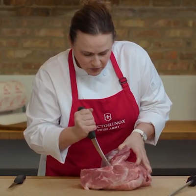 Izkoščevanja mesa: kdaj uporabiti ravno in kdaj zavito rezilo?