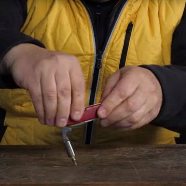 Kako vse lahko uporabljam odpirač za steklenice na švicarskem nožu?